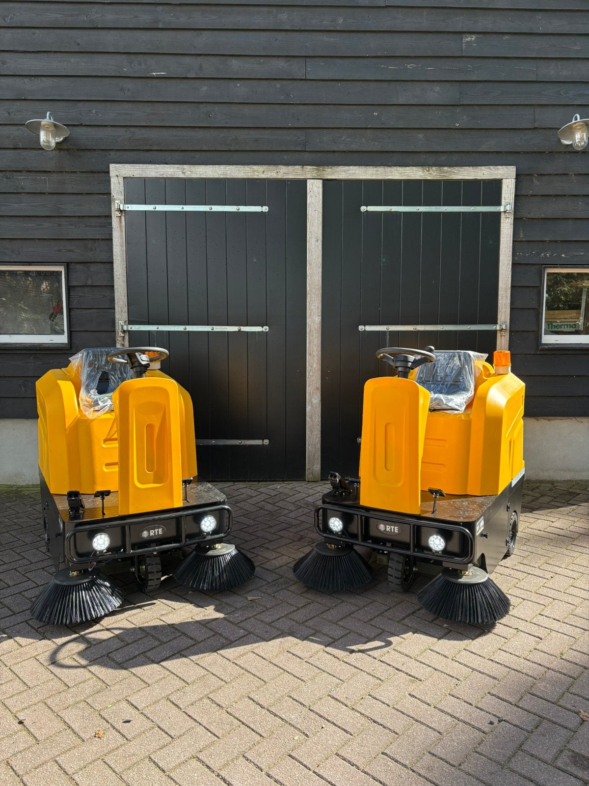 Nieuwe veegmachine tekoop !, Ophalen
