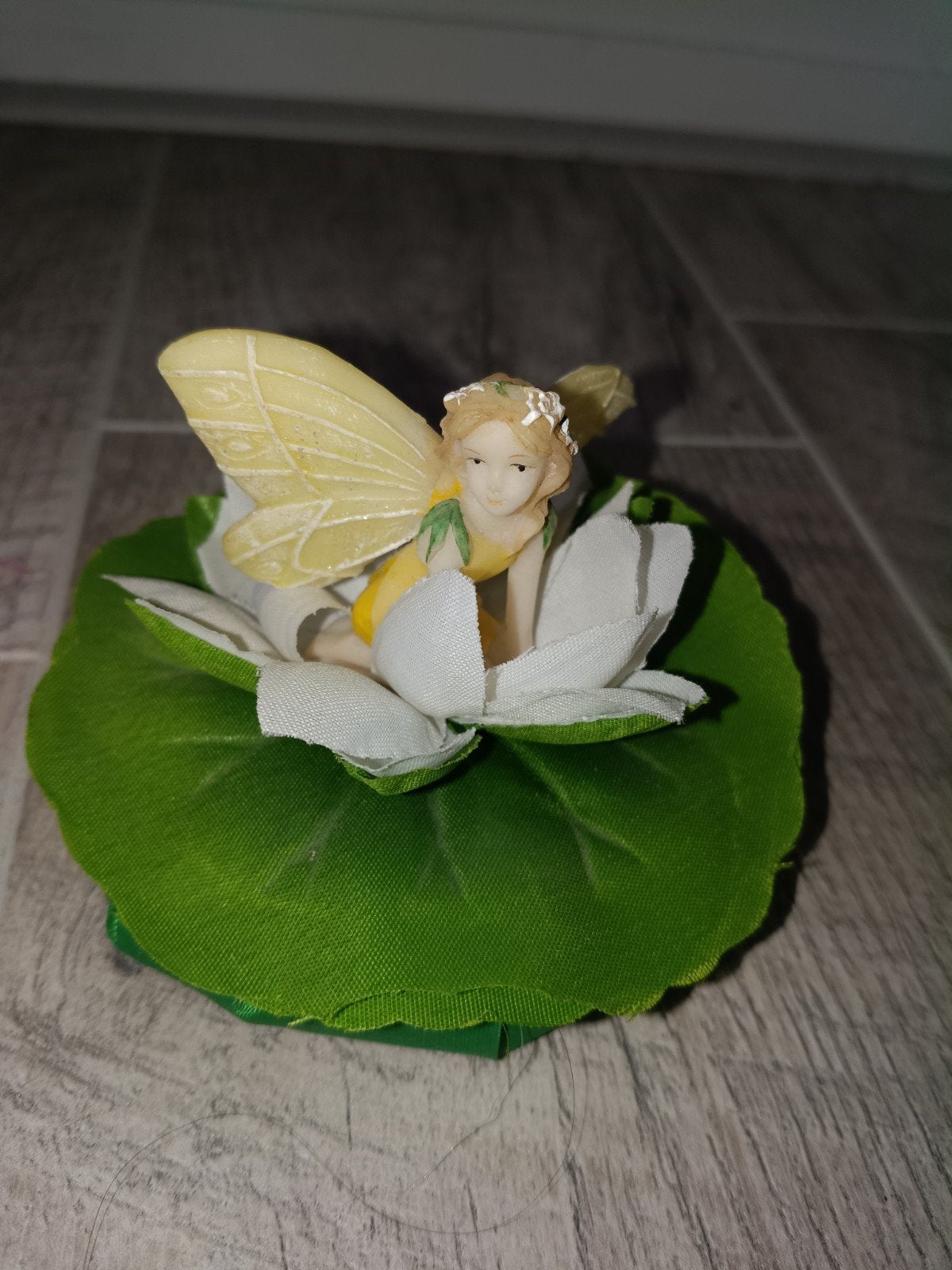 Decoratieve elf op waterlelie, Ophalen, Zo goed als nieuw