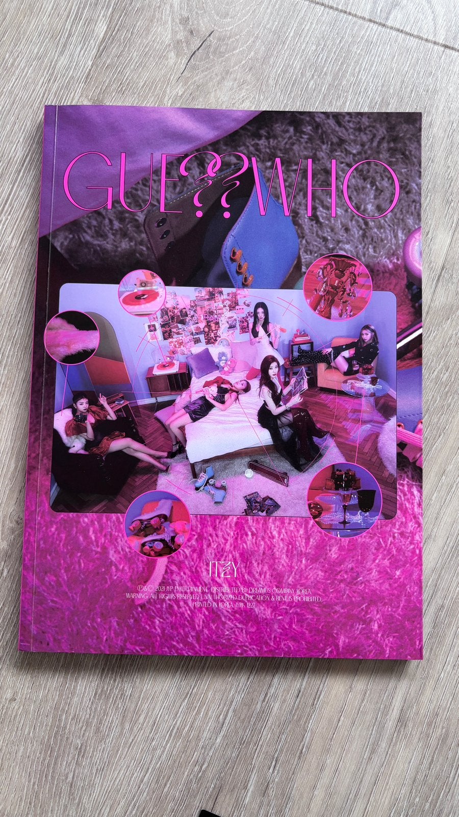 ITZY Guess Who album met alle inclusions, Ophalen, Inclusief boekje, K-pop, Zo goed als nieuw