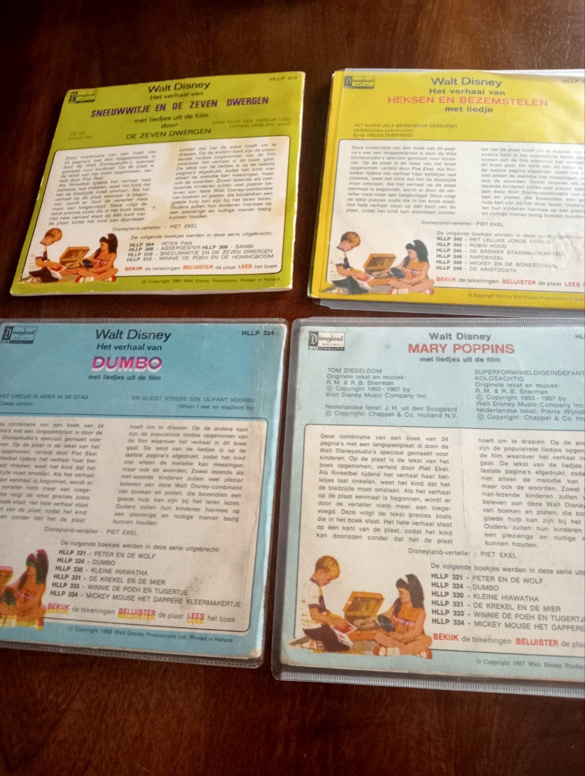 oude Walt  Disney singeltjes met boekjes...4 stuks, Ophalen of Verzenden, Gebruikt, Verhaal of Sprookje
