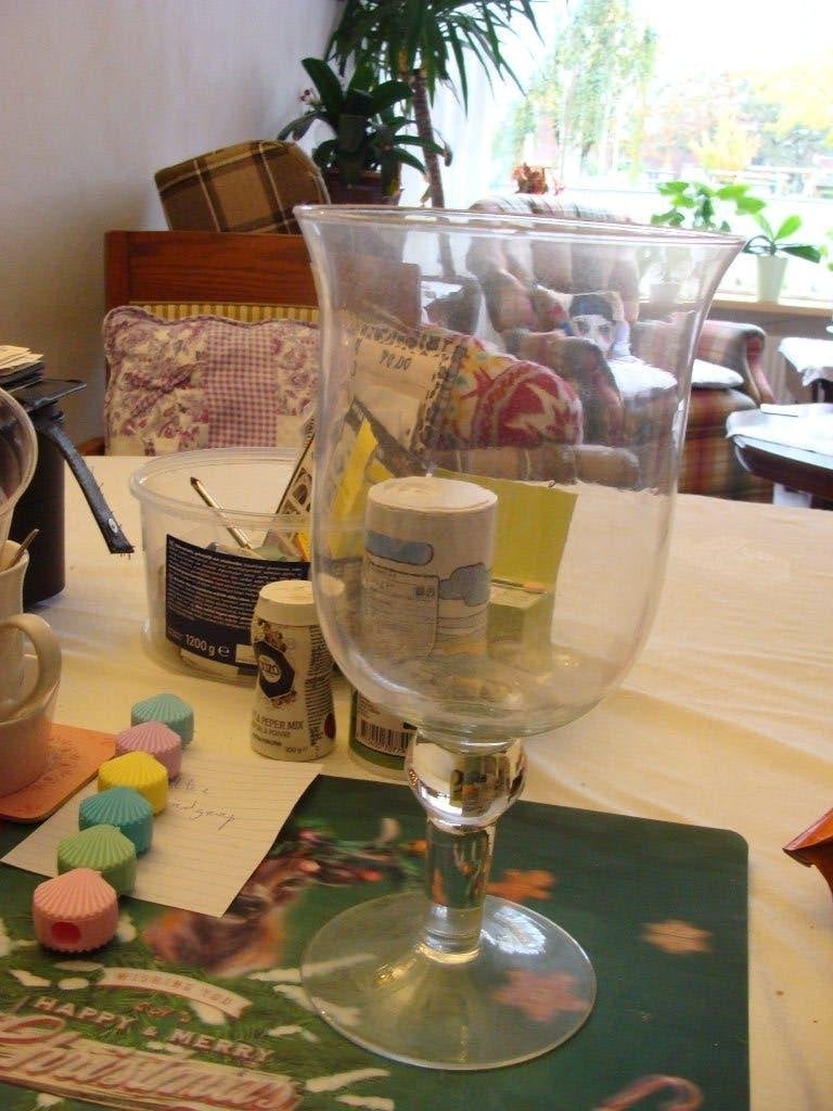 Te koop glazen vaas op voet 11 cm bij 15 cm bij 28 cm hoog, Op voet, Nieuw, Ophalen of Verzenden, Glas