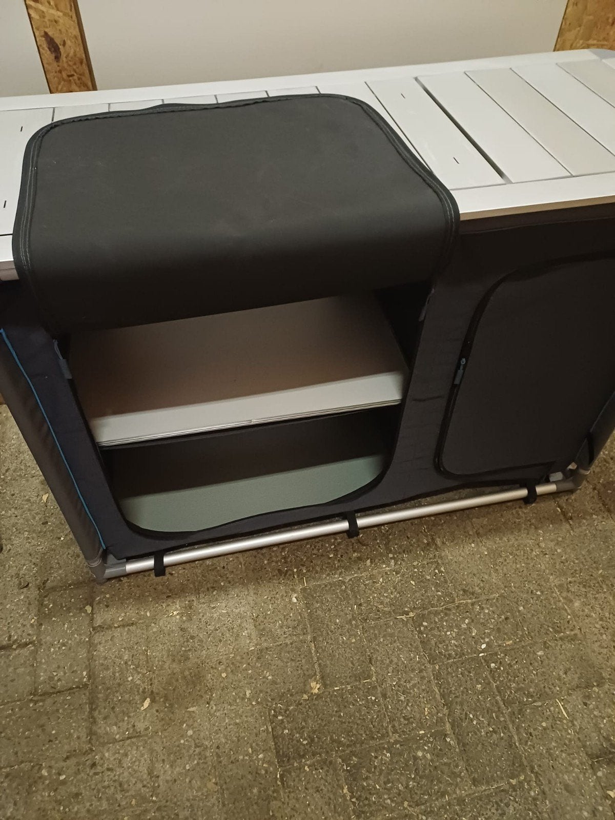 Handig camping keukenkastje met opbergruimte, Caravans en Kamperen, Kampeeraccessoires, Ophalen of Verzenden, Zo goed als nieuw