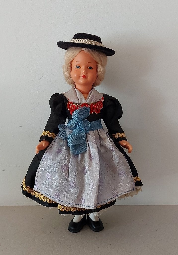 Oud popje klederdracht Oostenrijk, Verzamelen, Poppen, Ophalen of Verzenden, Gebruikt, Pop
