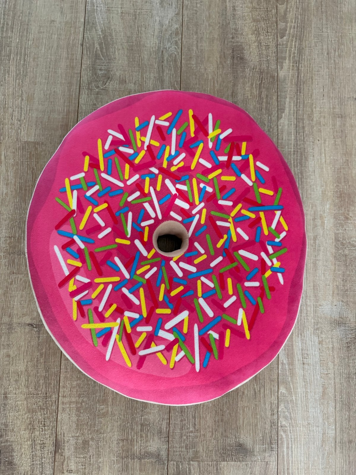 Leuk aardbei en donut sierkussen 45x50 cm, Overige merken, Ophalen of Verzenden, Zo goed als nieuw, Sierkussen