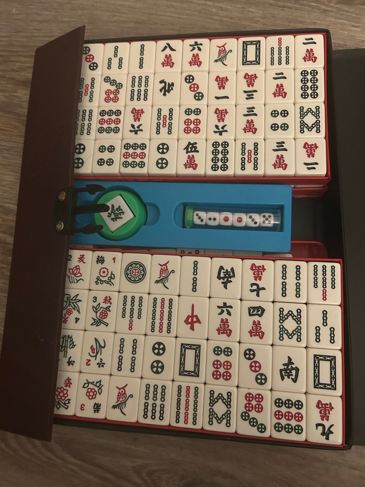 Mahjong spel in luxe koffer - Compleet en draagbaar, Drie of vier spelers, Ophalen, Zo goed als nieuw, Reisspel