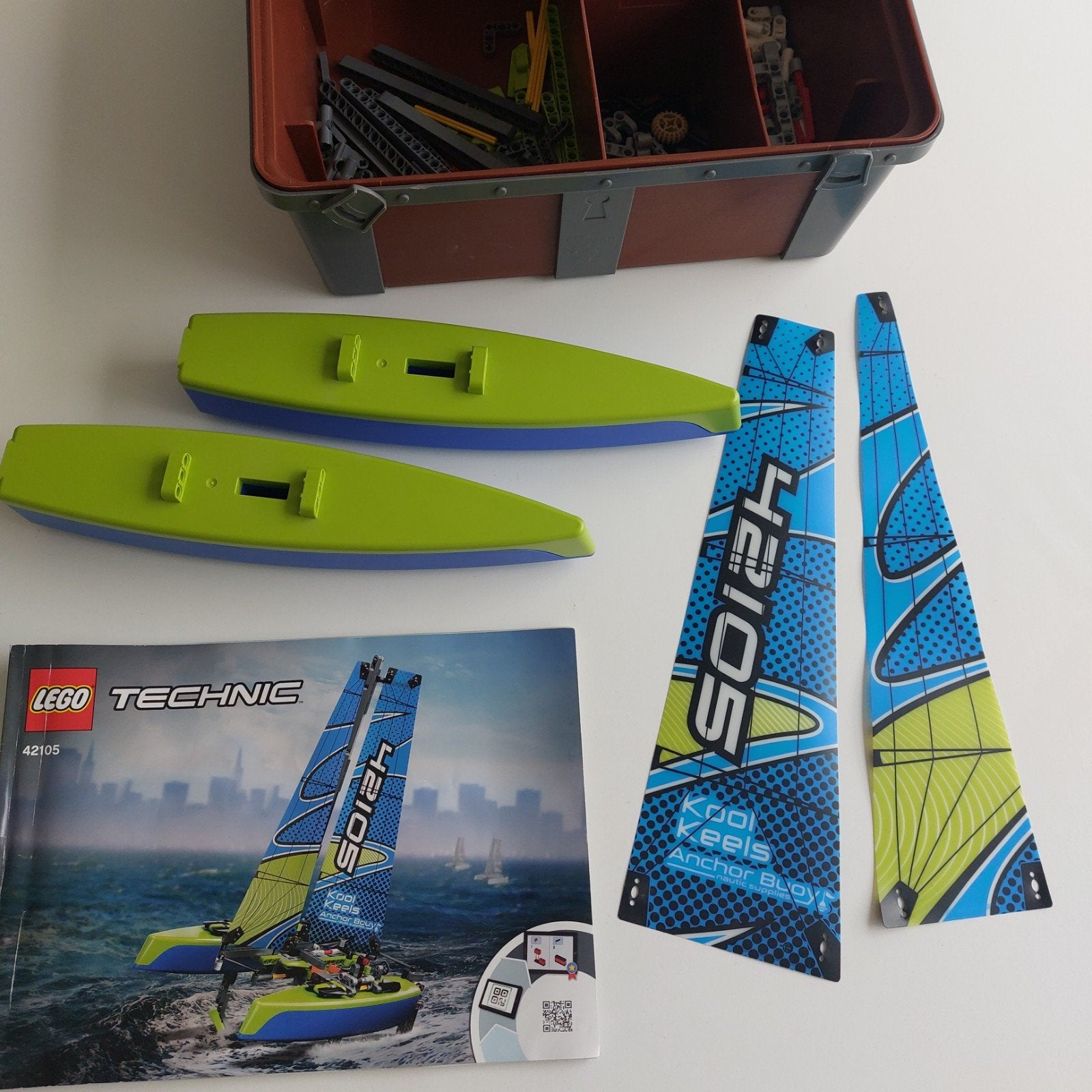 Lego Technic 42105 Catamaran met opbergkist, Lego, Compleet, Ophalen of Verzenden, Zo goed als nieuw