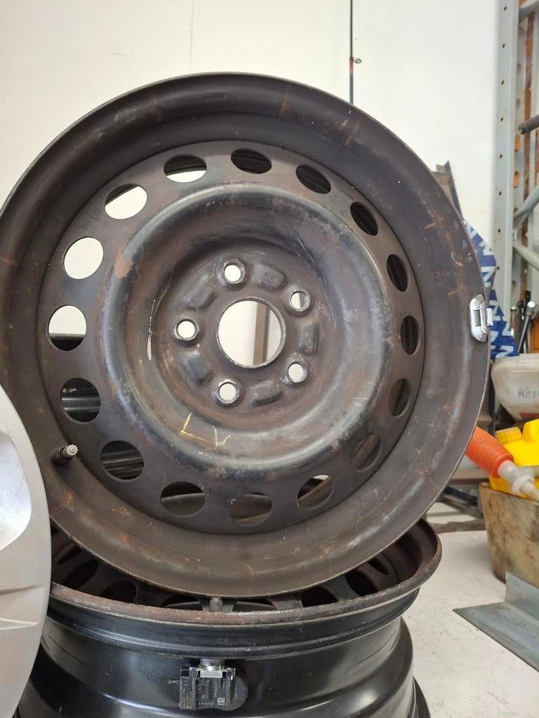 4 Velgen met TPMS sensoren en wieldoppen., Auto diversen, Wieldoppen, Ophalen, Gebruikt