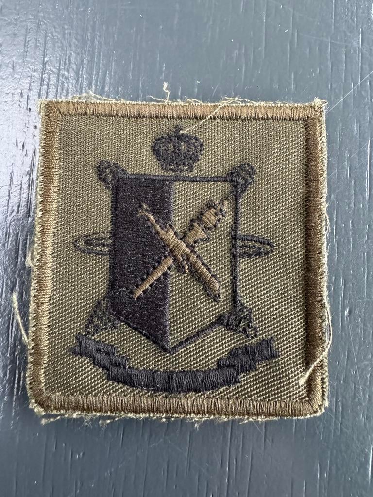 KL borstembleem Luchtdoelartillerie School, Ophalen of Verzenden, Landmacht, Nederland, Embleem of Badge