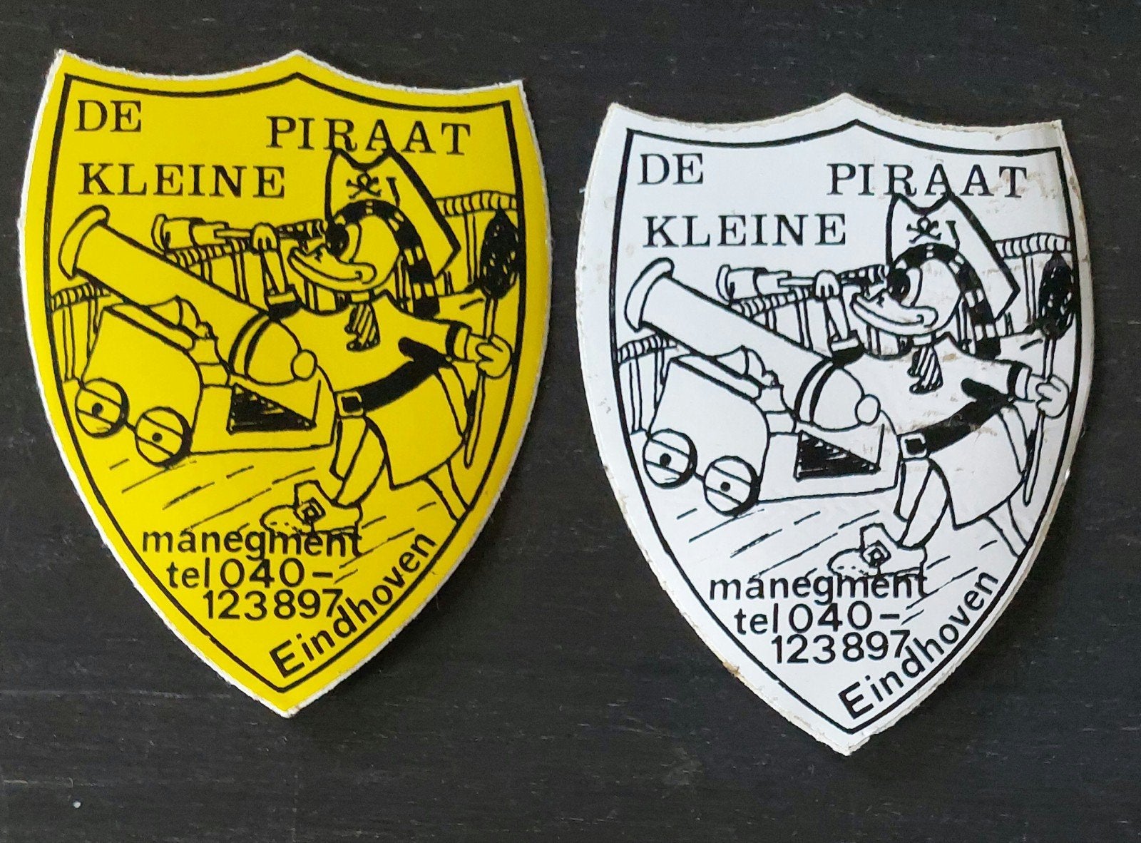 2 stickers De Kleine Piraat Eindhoven Zendamateur FM zender, Verzamelen, Ophalen of Verzenden, Gebruikt