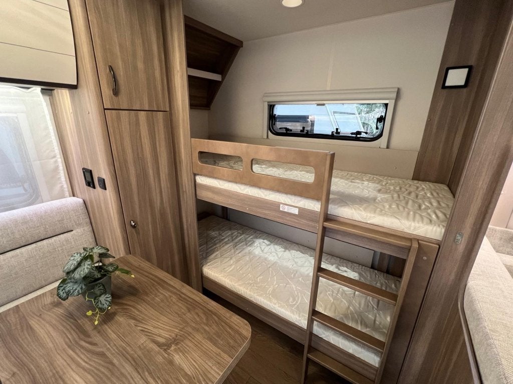 Hobby Excellent Edition 650 KMFE 2X Auto.mover, Airco, TV, Hobby, Schokbreker, Bedrijf, Treinzit