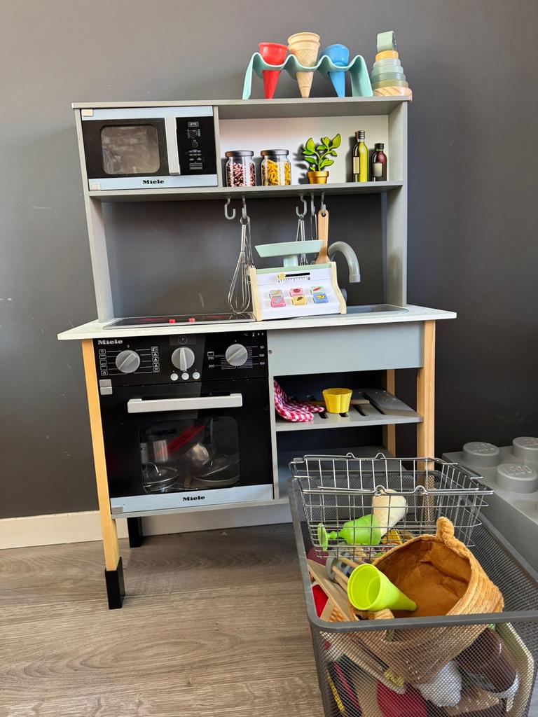 Miele Speelkeuken met accessoires, Ophalen, Gebruikt, Hout, Speelkeuken