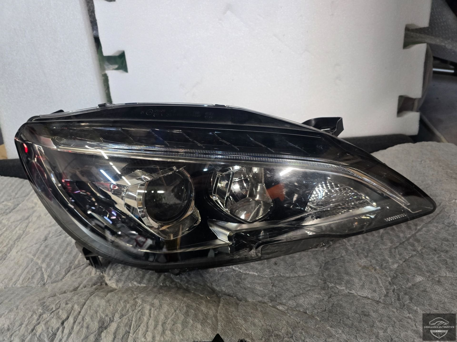 Peugeot 308 T9 Facelift 2019+ LED Koplamp Rechts 9816990580, Taurusavenue 1
2132 LS  Hoofddorp, NL, Gebruikt, Contact.group@renault.com