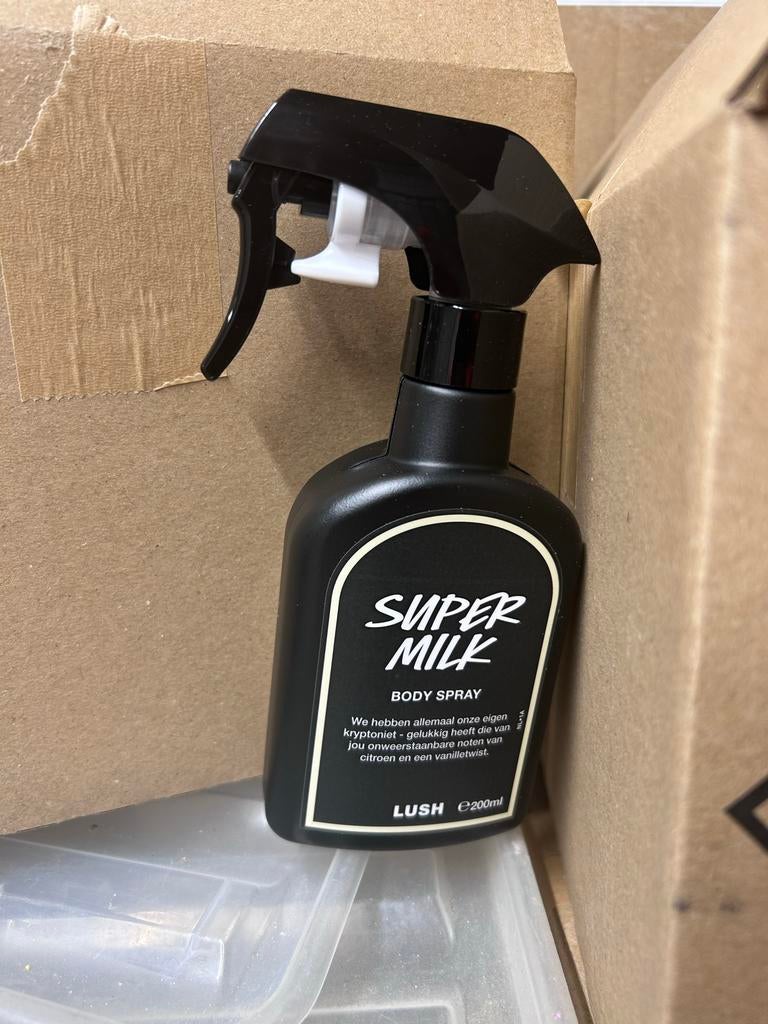 Lush Super Milk Body Spray 200ml, Sieraden, Tassen en Uiterlijk, Uiterlijk | Lichaamsverzorging, Ophalen of Verzenden, Nieuw, Deodorant of Bodyspray