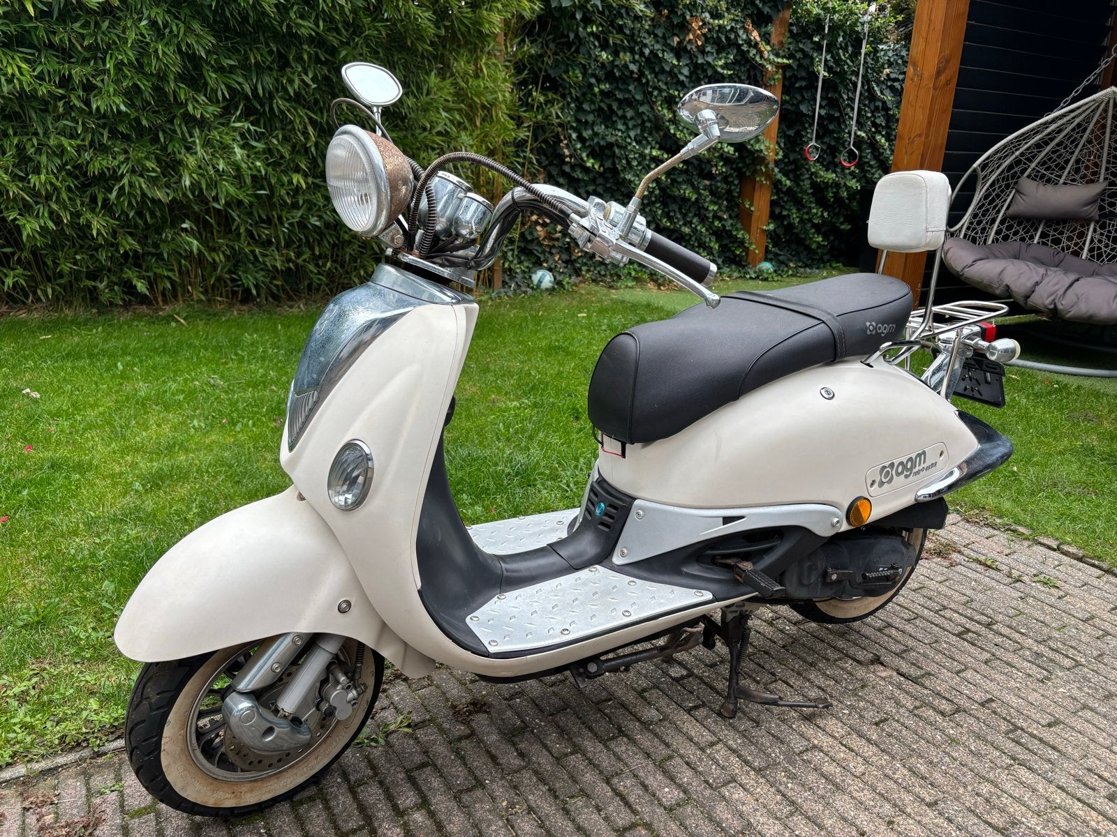 AGM Retro Extra Pomp Mat Wit - 25 km/u scooter, Fietsen en Brommers, Gebruikt, Benzine, Ophalen, Overige merken