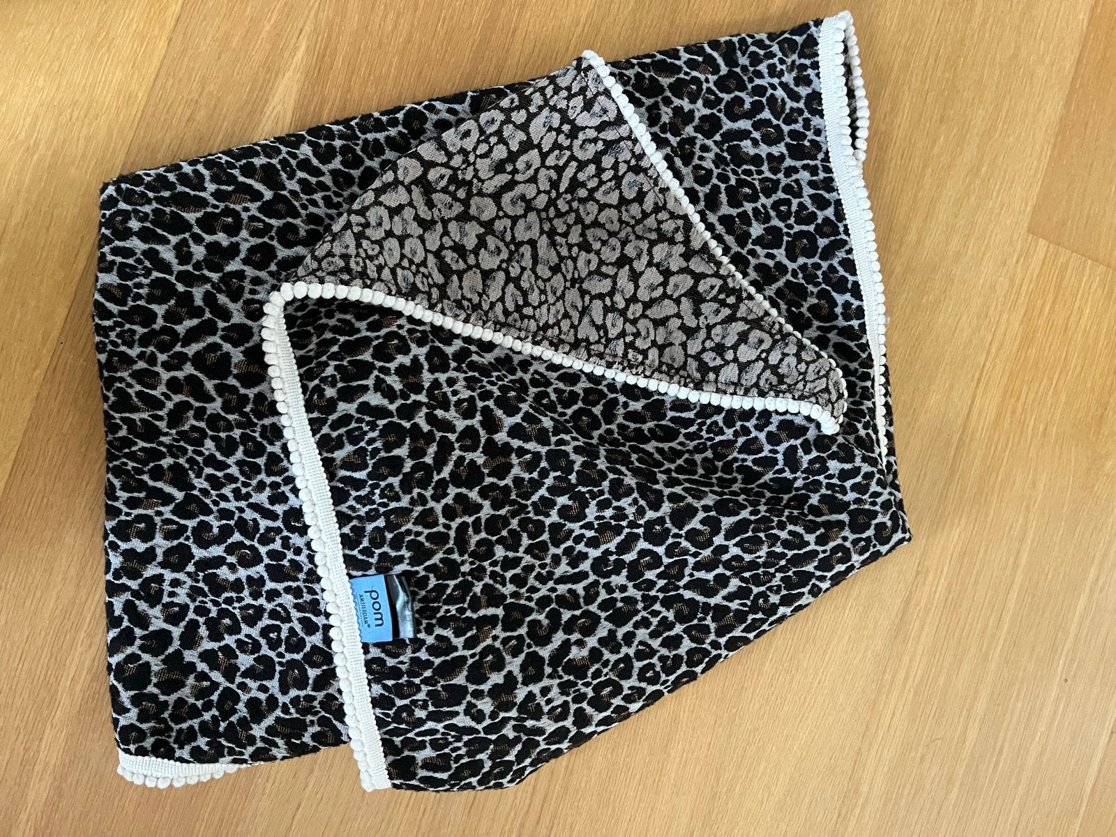 Leopardprint driehoeksjaal Pom Amsterdam, Kleding | Dames, Ophalen of Verzenden, Zo goed als nieuw, Maat 38/40 (M), Sjaal