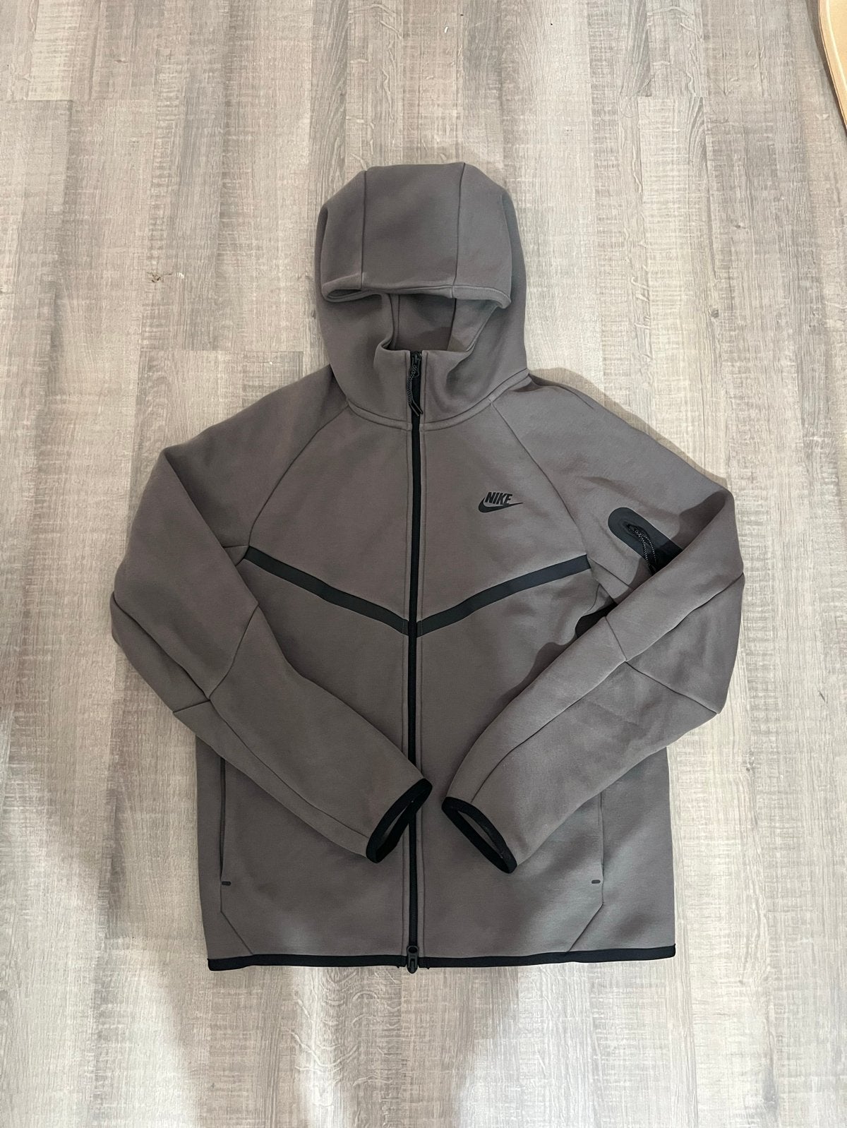 Nike Tech Fleece Trainingspak Taupe/Grijs Maat S Compleet, Ophalen of Verzenden, Zo goed als nieuw