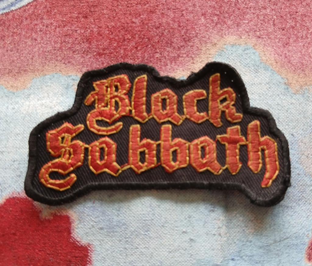 Black Sabbath embroidered vintage logo patch nn59, Verzamelen, Muziek, Artiesten en Beroemdheden, Gebruikt, Kleding, Verzenden