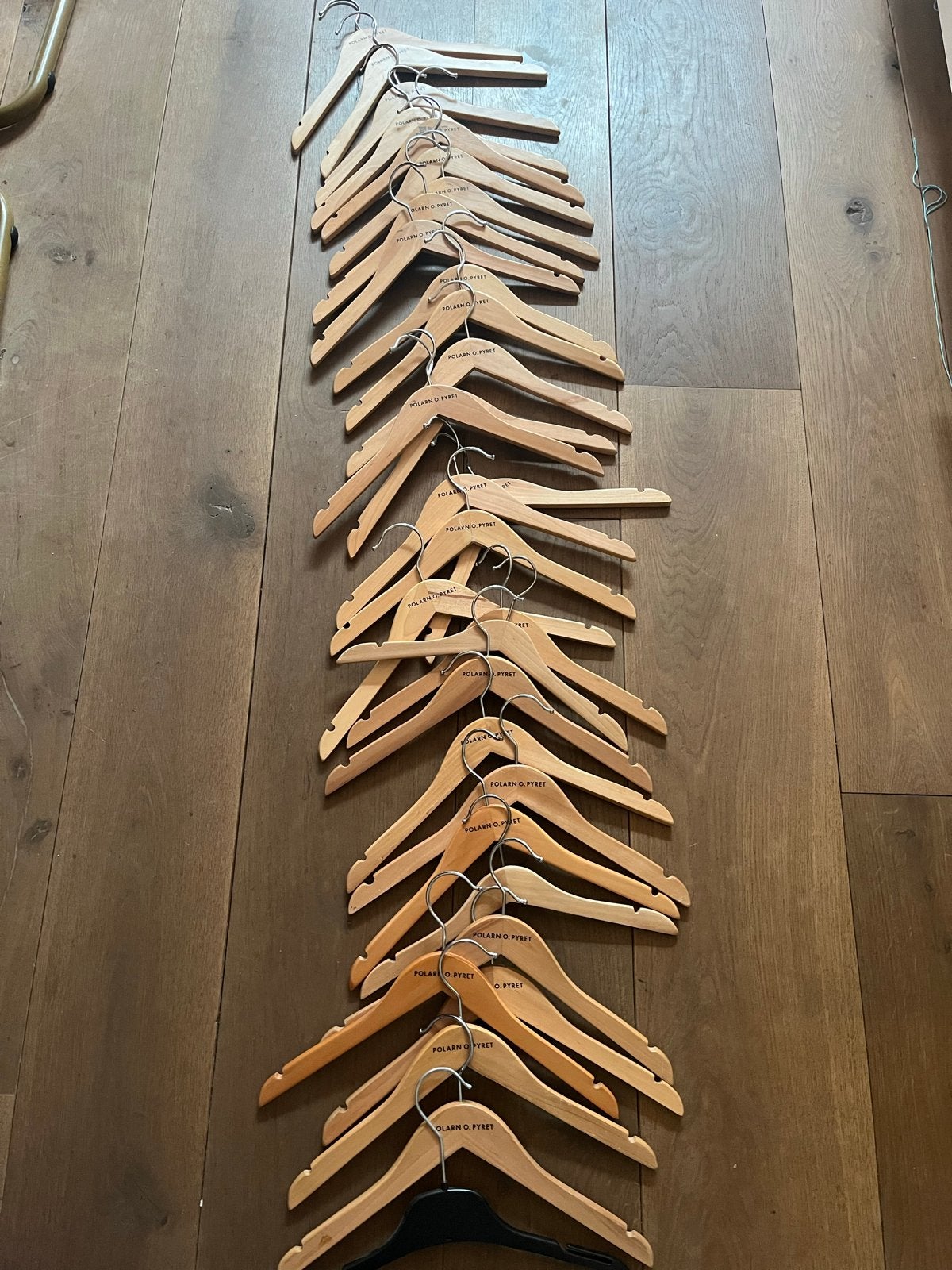 Houten kind kledinghangers van Polarn O. Pyret ongeveer 30, Ophalen of Verzenden, Gebruikt, Ophangbaar, Overige typen