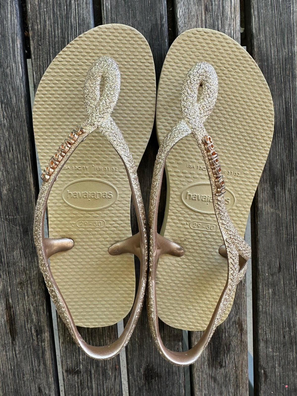 Gouden Havaianas slippers maat 31/32, Ophalen of Verzenden, Zo goed als nieuw, Meisje, Overige typen