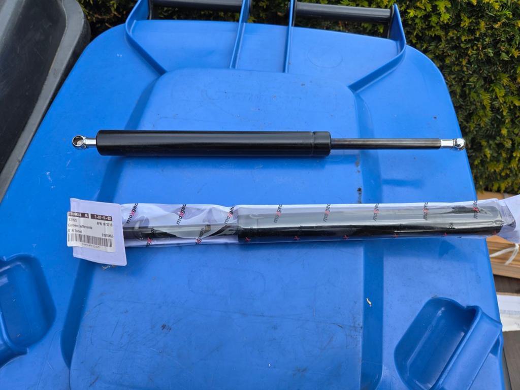 Gasveren kofferbak Volvo 440 (nieuw, ongebruikt), Ophalen of Verzenden, Nieuw, Volvo