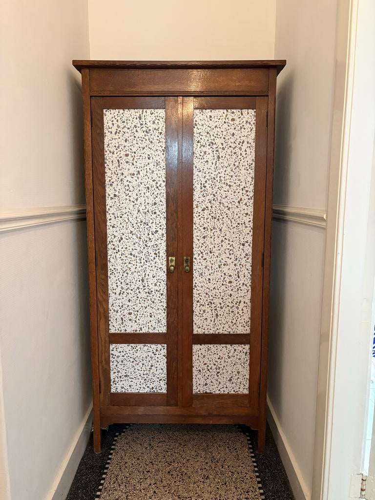 Vintage houten garderobekast met terrazzo-look deuren, Antiek en Kunst, Antiek | Meubels | Kasten, Ophalen