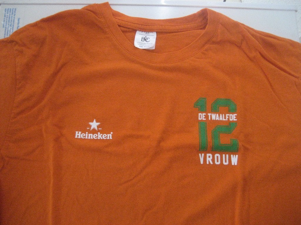 oranje t-shirt de twaalfde vrouw, Verzamelen, Sportartikelen en Voetbal, Ophalen of Verzenden, Gebruikt, Overige binnenlandse clubs