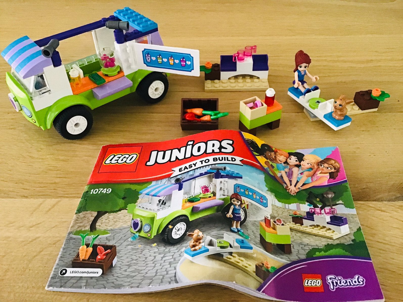 LEGO Juniors 10749, Friends, Mia’s biologische voedselmarkt, Lego, Friends, Ophalen of Verzenden, Complete set
