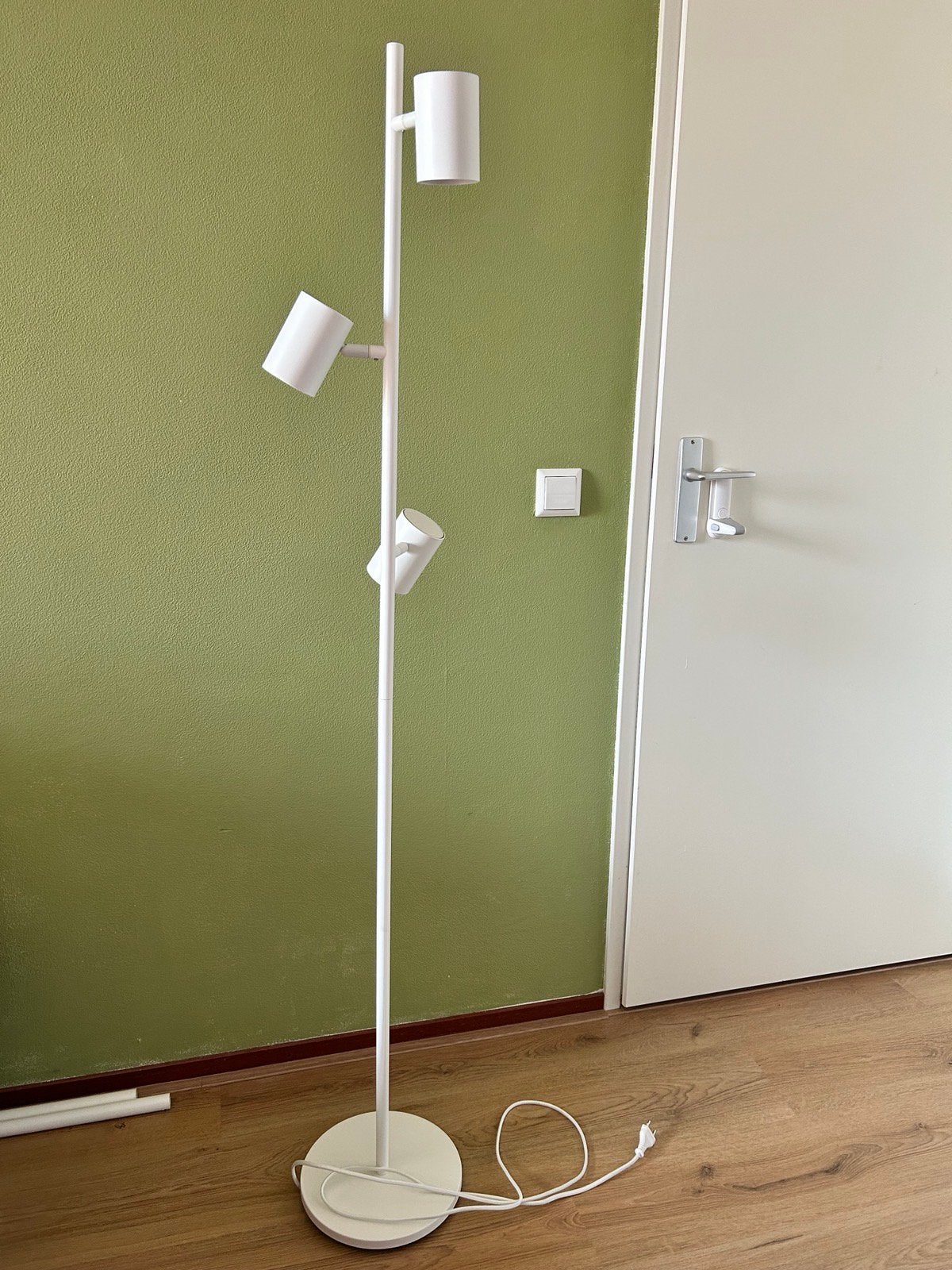 Wit staande lamp met 3 spots + gratis led, Huis en Inrichting, Ophalen, GU10, Zo goed als nieuw, Metaal