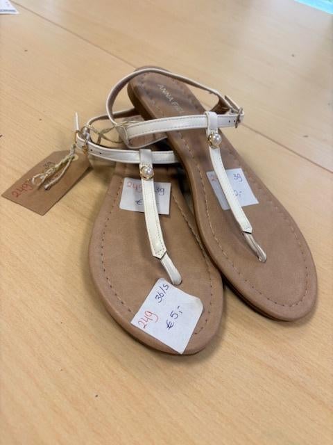 sandalen, Kleding | Dames, Schoenen, Zo goed als nieuw, Sandalen of Muiltjes, Beige, Ophalen