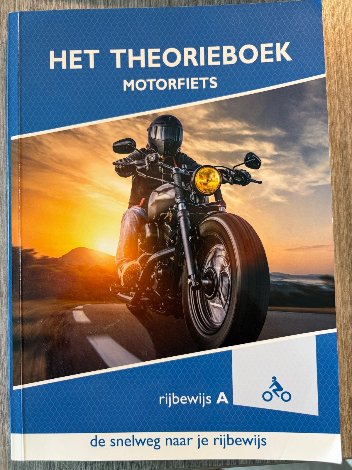 Het Theorieboek Motorfiets Rijbewijs A, Boeken, Ophalen of Verzenden, Zo goed als nieuw, Niet van toepassing