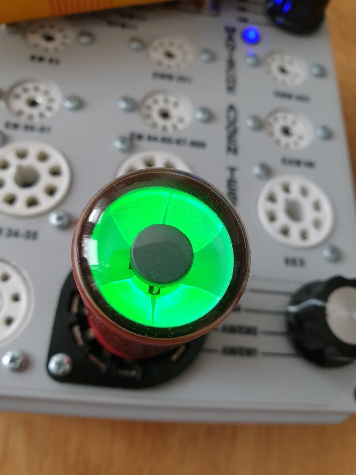 Philips radiobuis EM4 (NOS) Getest  Magisch oog., Antiek en Kunst, Ophalen of Verzenden