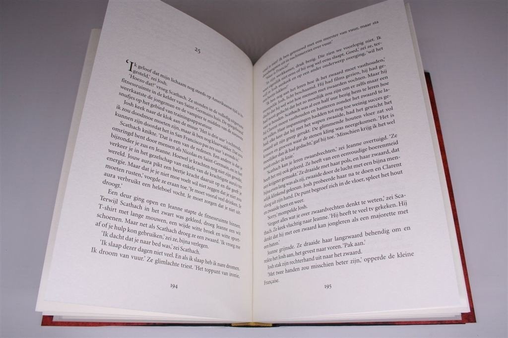 De Magiër — Deel 2 van De Geheimen van Nicolas Flamel, Boeken, Ophalen of Verzenden, Zo goed als nieuw