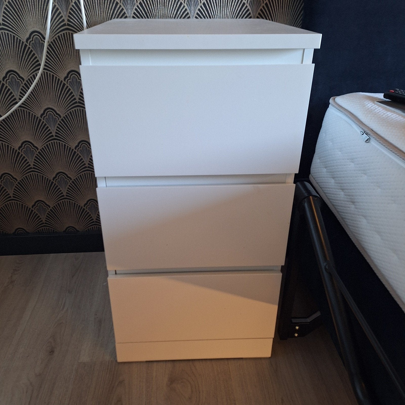 IKEA MALM ladekast / nachtkastje wit met 3 lades, Ophalen, Zo goed als nieuw, 45 tot 65 cm, 70 cm of meer