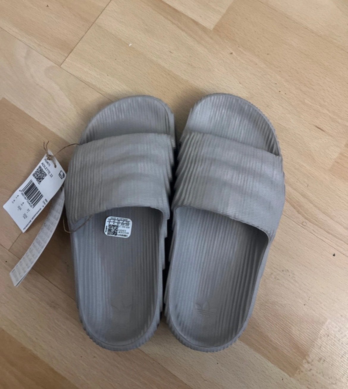 Adidas Adilette 22 Slippers Nieuw met kaartje Meerdere maten, Ophalen of Verzenden, Nieuw, Grijs, Slippers