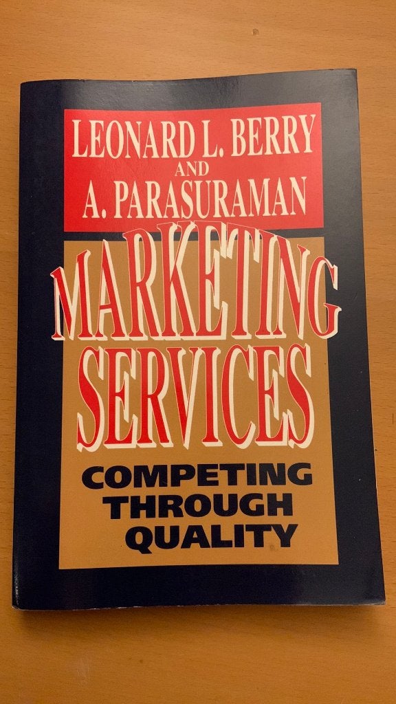 Leonard L. Berry and A. Parasuraman - Marketing Services, Boeken, Ophalen of Verzenden, Beta, HBO