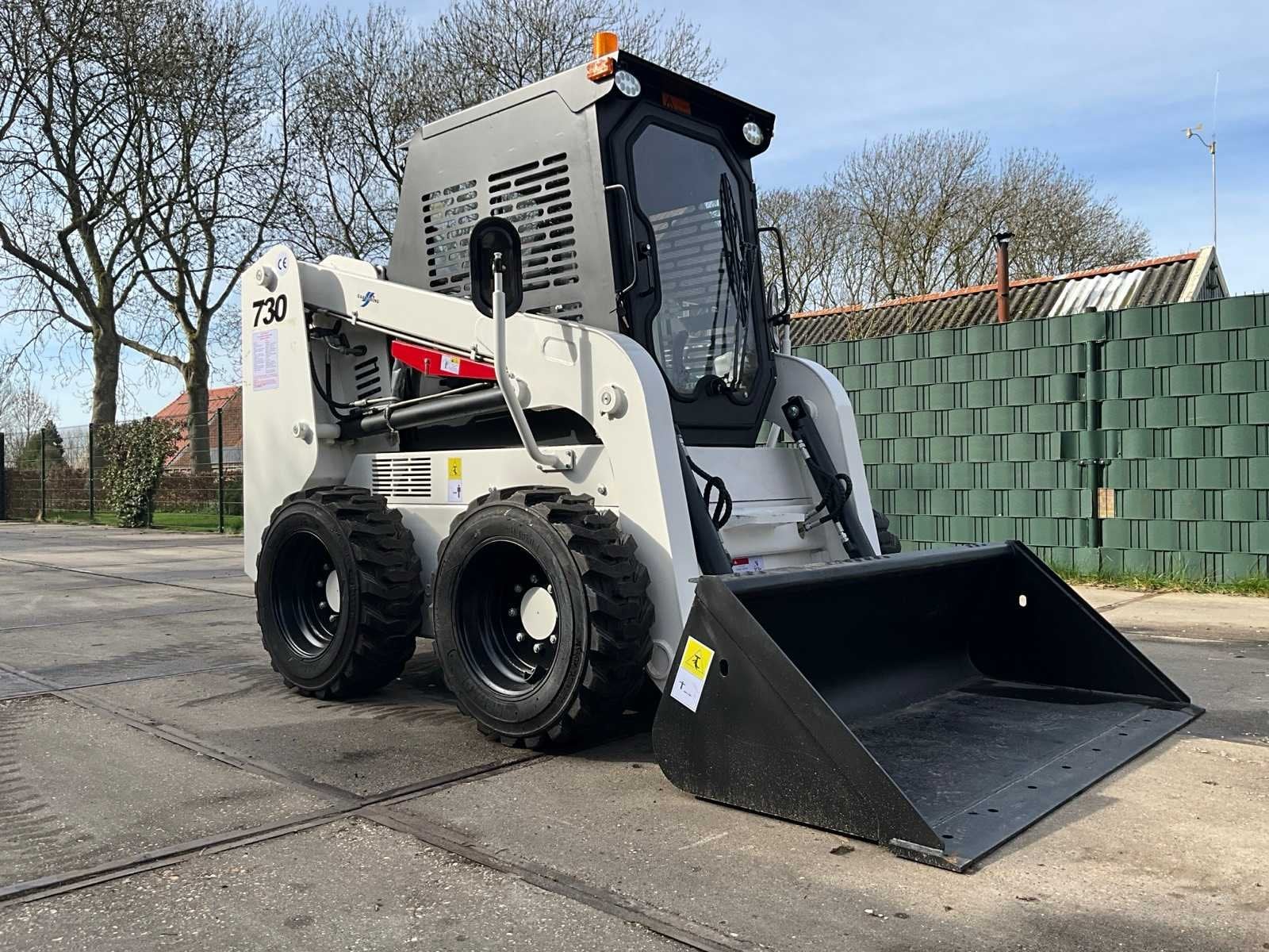 2025 - Easy-Going - HY730 - Schranklader / Skidsteer (ongebr, Wiellader of Shovel