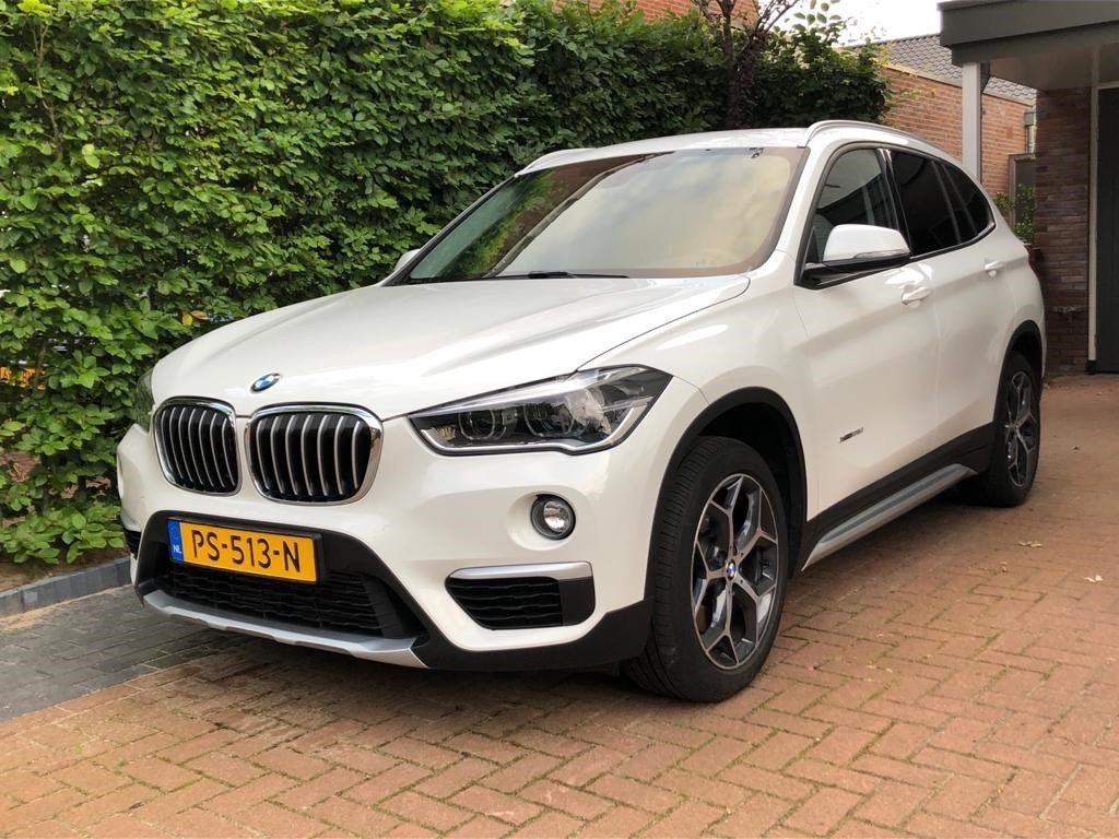 BMW X1 xDrive 25i (nieuwe remmen, banden, apk), 1998 cc, Zwart, 4 cilinders, Leder en Stof