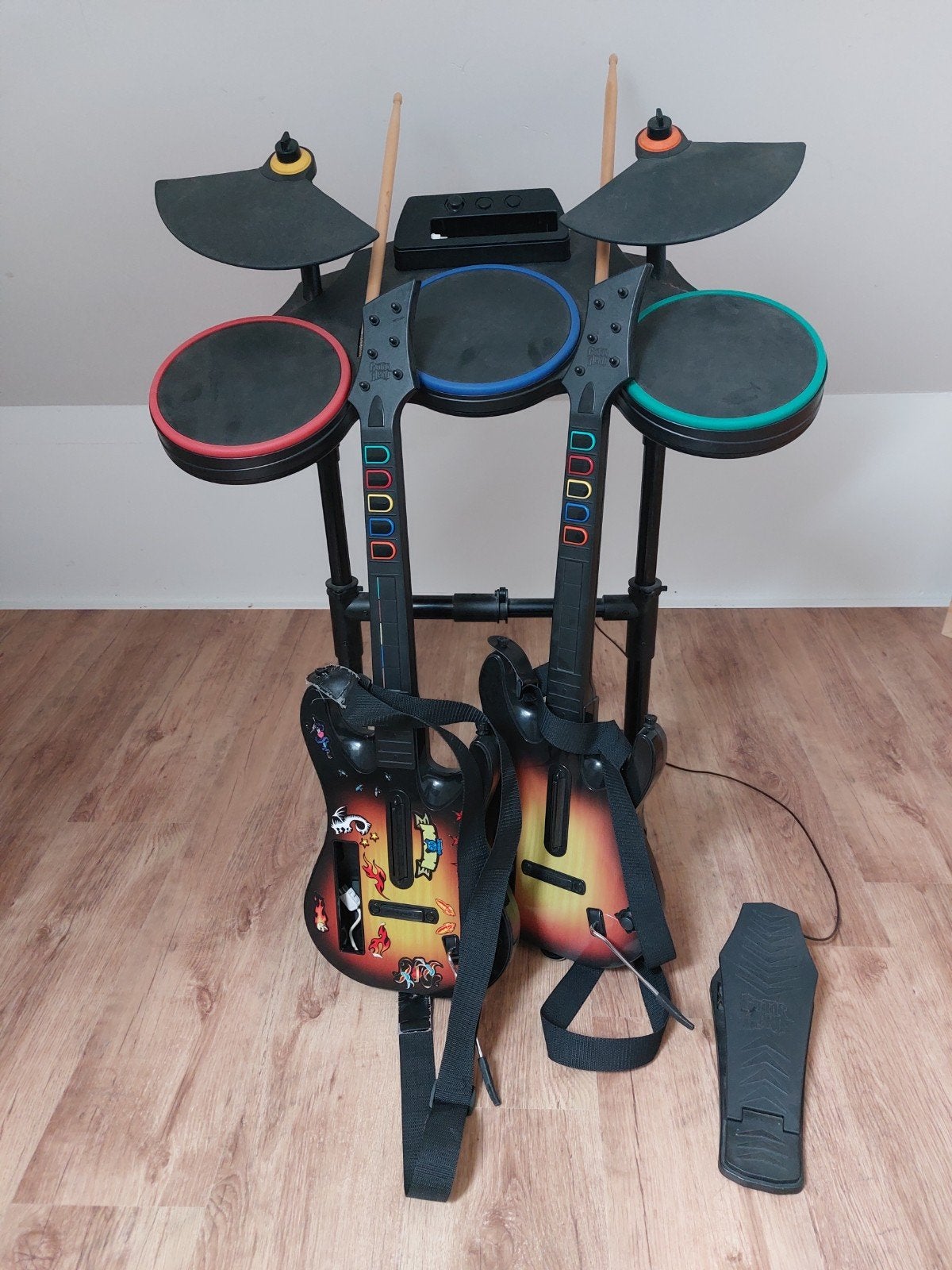 Wii Guitar Hero World Tour Band Kit met 2 Gitaren, Ophalen, Gebruikt, Zonder controller, Met games