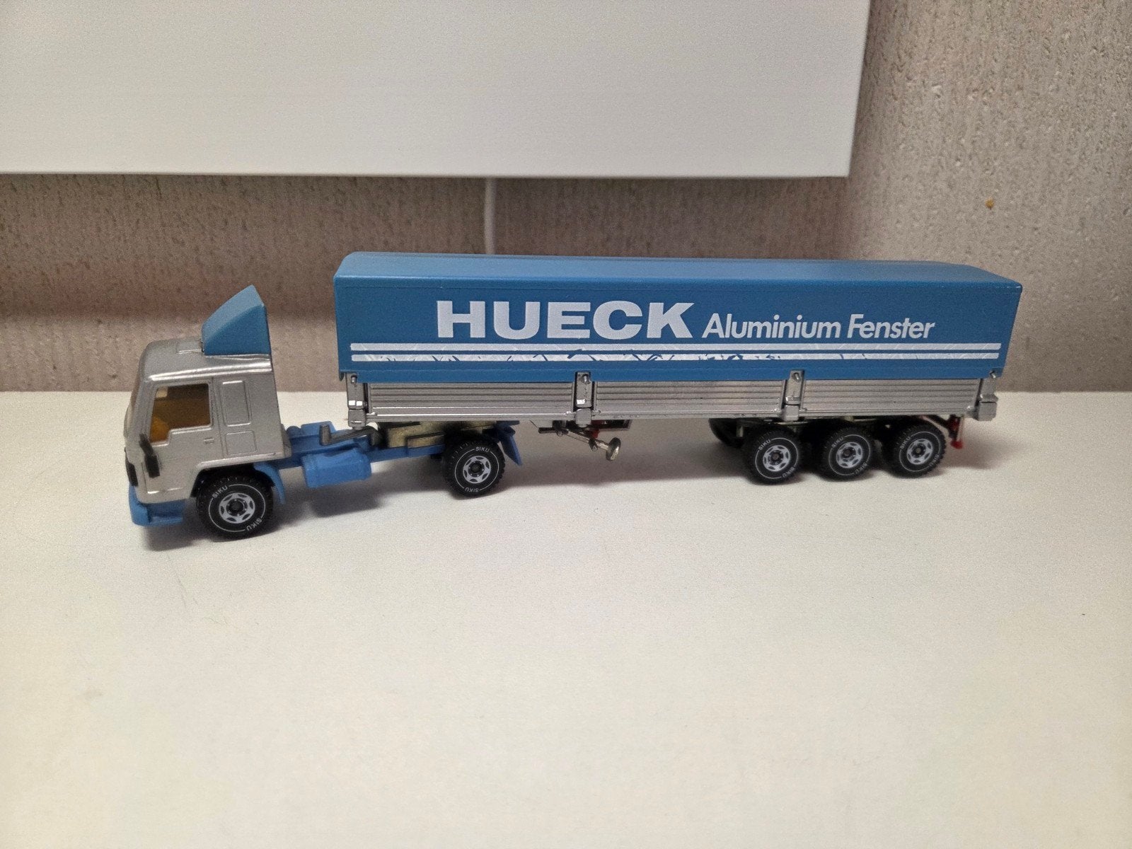 Siku Volvo FL7 Hueck, Hobby en Vrije tijd, Ophalen of Verzenden, Zo goed als nieuw, Auto