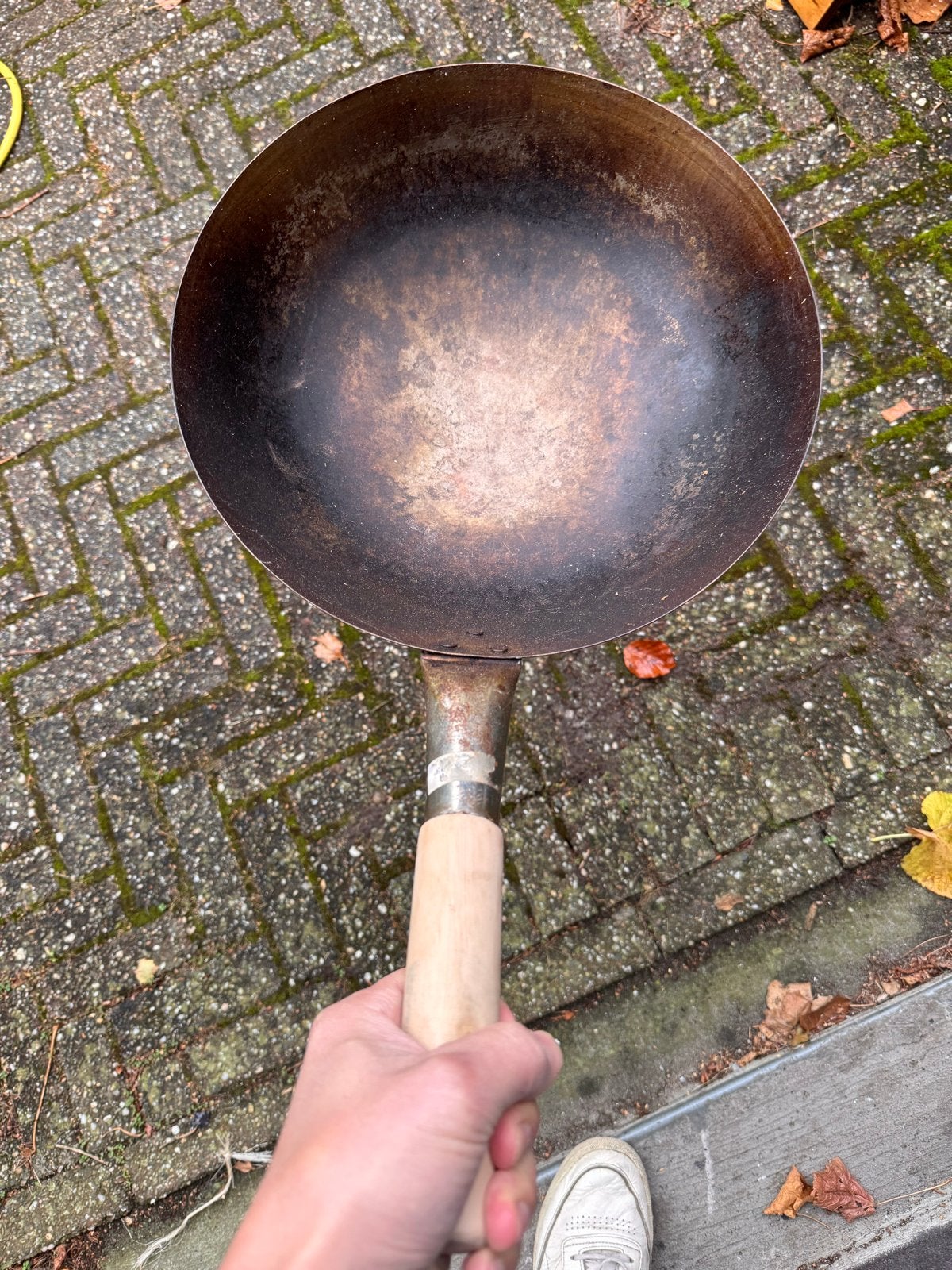 Wokpan 30 cm doorsnee met houten handvat, Huis en Inrichting, Ophalen, Overige materialen, Gebruikt, Met handvatten