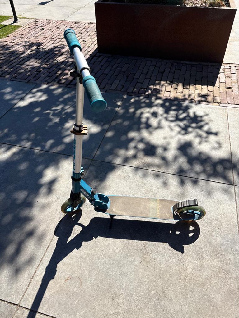 Apollo Sky Racer Stuntstep - Zo goed als nieuw, Fietsen en Brommers, Steps, Ophalen, Gebruikt, Gewone step