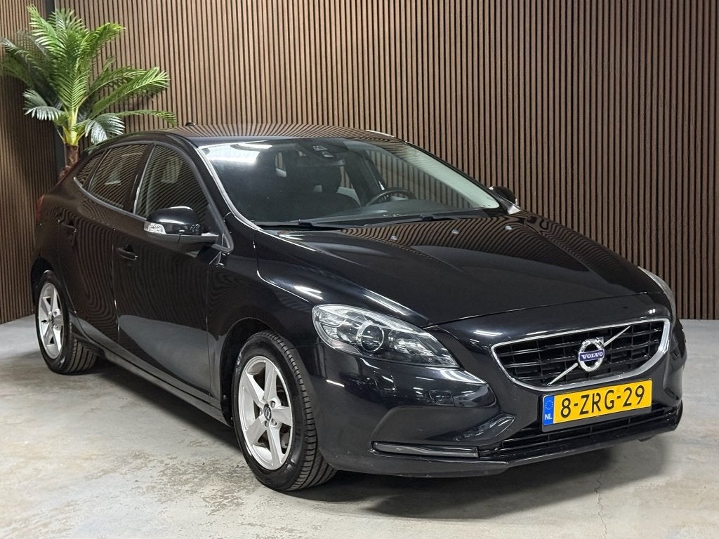 Volvo V40 1.6 T2 Summum (bj 2013), Auto's, Volvo, Voorwielaandrijving, Gebruikt, 4 cilinders, Zwart