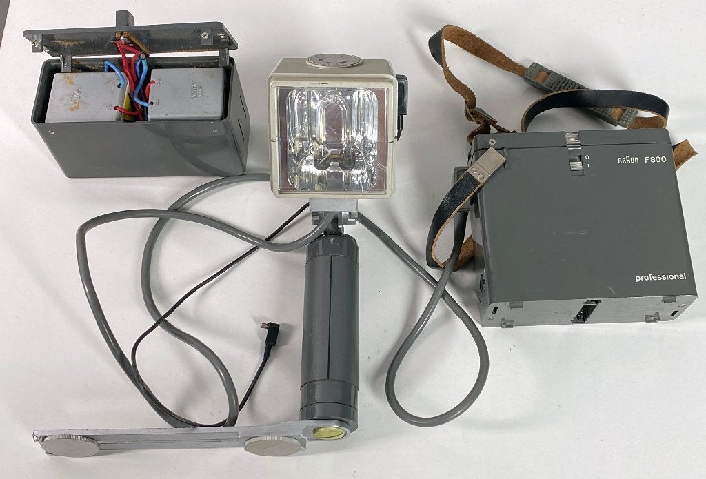 Braun F800 flitser, twee stuks, Verzamelen, Ophalen, 1980 tot heden, Flitser