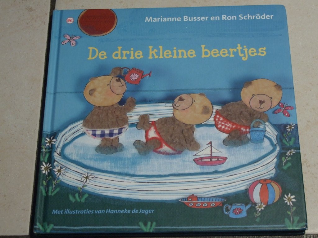 De drie kleine beertjes / Marianne Busser en Ron Schröder, Boeken, Ophalen of Verzenden, Zo goed als nieuw, Fictie algemeen, Voorleesboek