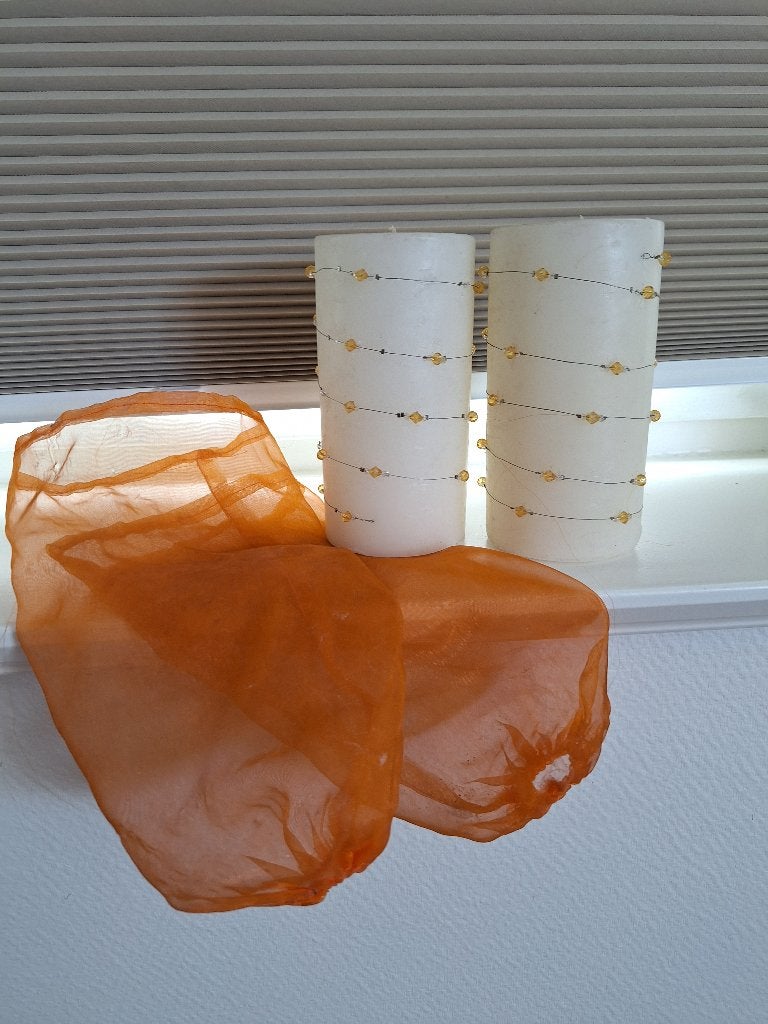 2 kaarsen met kralen op ijzerdraad erom heen, Ophalen of Verzenden, Nieuw, Overige materialen