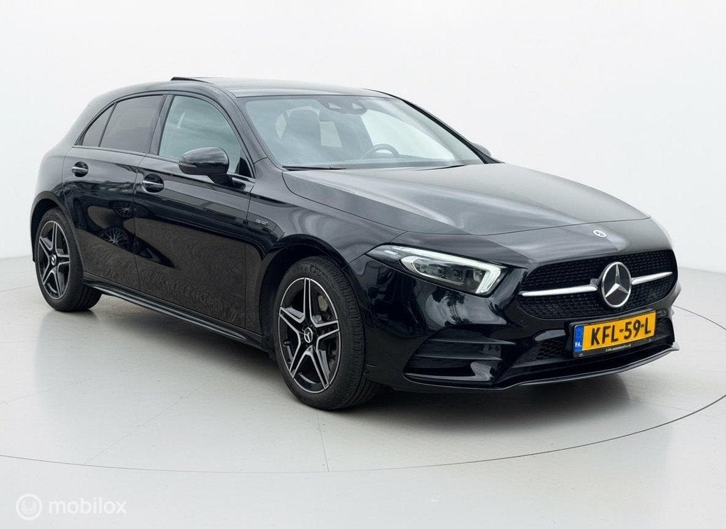 Mercedes A-klasse 250 e Business Solution AMG Limited PANO|S, Auto's, Mercedes-Benz, Gebruikt, 4 cilinders, Zwart, 218 pk