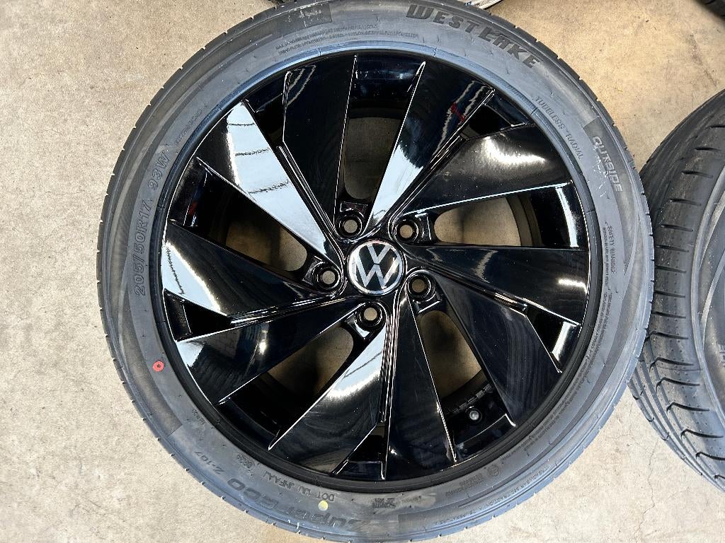 zwarte 17 inch Belmont velgen + zomerbanden VW Golf, Auto-onderdelen, Banden en Velgen, Gebruikt, Banden en Velgen, 17 inch, Personenwagen
