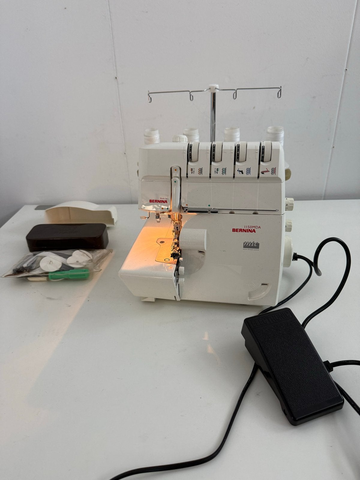 Bernina 1150MDA Lockmachine, Ophalen, Bernina, ., Zo goed als nieuw