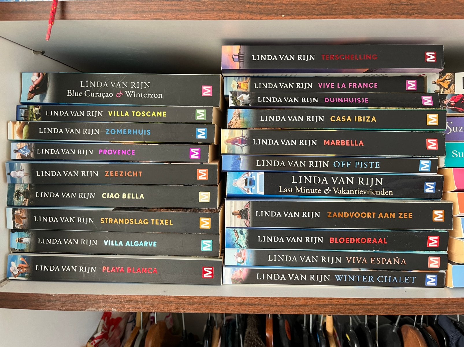Linda van Rijn diverse boeken o.a. Bloedkoraal en Off Piste, Ophalen of Verzenden, Gelezen, Nederland