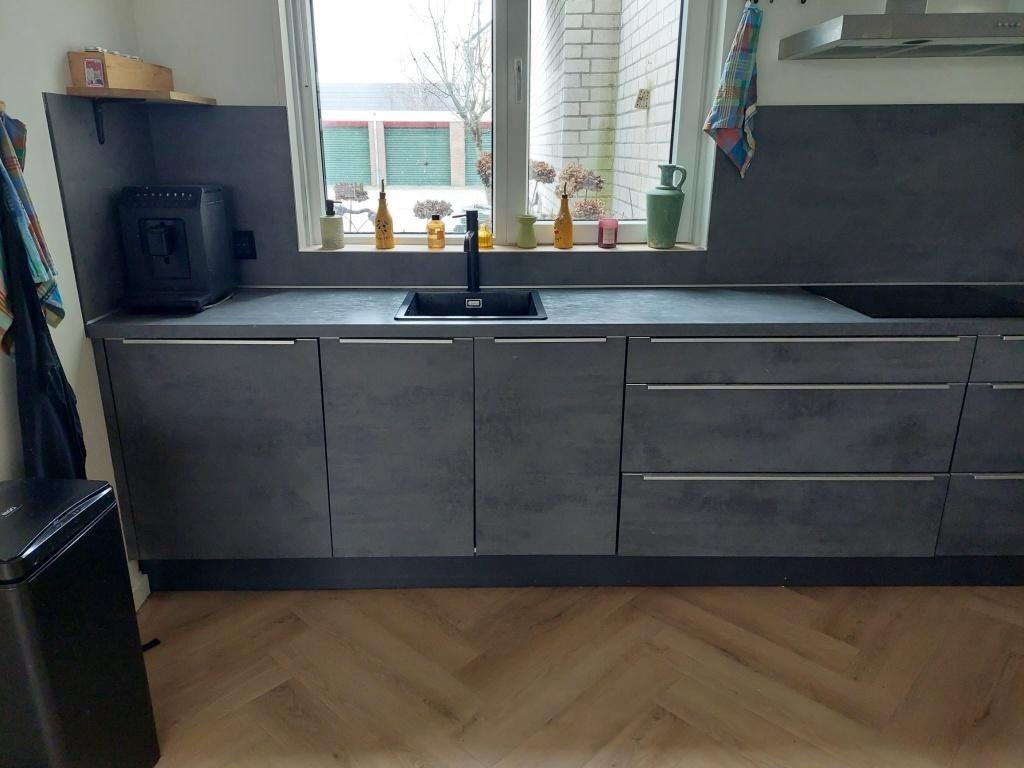 Moderne Betonlook Keuken met Whirlpool ApparatenGEDEMONTEERD, Enkelwandige keuken, Ophalen of Verzenden, Zo goed als nieuw, Kunststof
